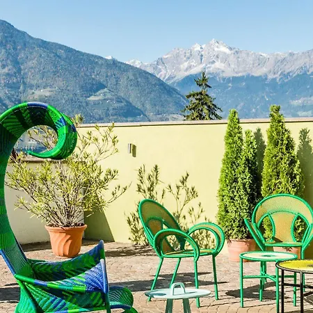 Muchele Hotel Postal / Burgstall